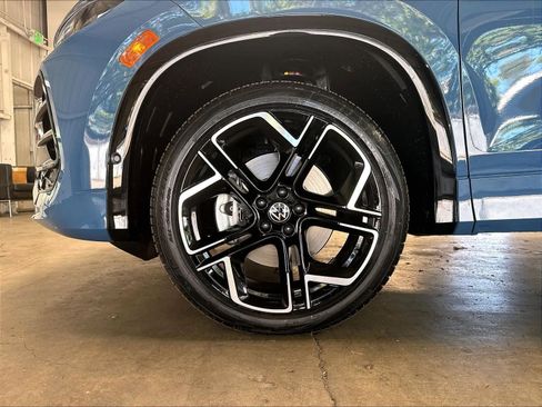 New 2026 Volkswagen Tiguan SEL R-Line AWD/4WD image 13