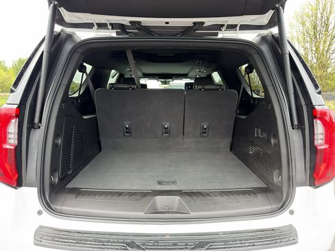 Used 2025 GMC Yukon XL Elevation w/ Elevation Premium Package AWD/4WD image 9