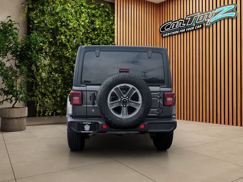 Used 2018 Jeep Wrangler Unlimited Sahara AWD/4WD image 23
