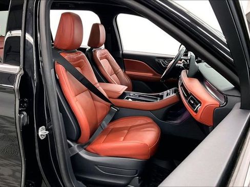 Used 2025 Lincoln Aviator Reserve w/ Illumination Package image 8