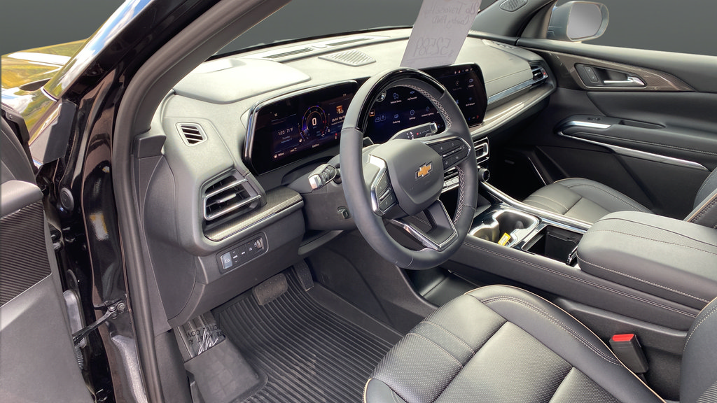 Used 2026 Chevrolet Traverse High Country w/ LPO, Floor Liner Package AWD/4WD image 1