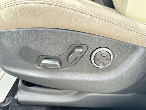 New 2026 Genesis GV70 2.5T Select AWD/4WD image 18