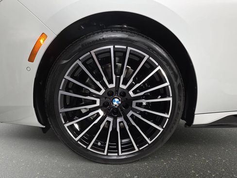 New 2026 BMW i7 xDrive60 w/ Executive Package AWD/4WD image 32