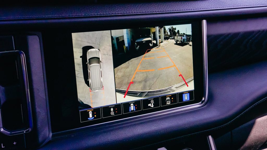 Used 2023 GMC Yukon Denali RWD image 23