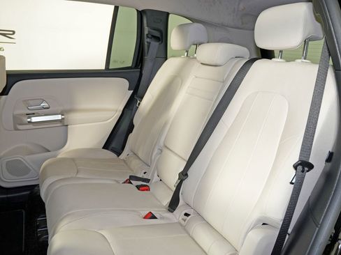 Certified 2023 Mercedes-Benz GLB 250 4MATIC image 25