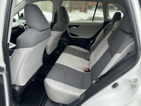 Used 2020 Toyota RAV4 XLE image 22