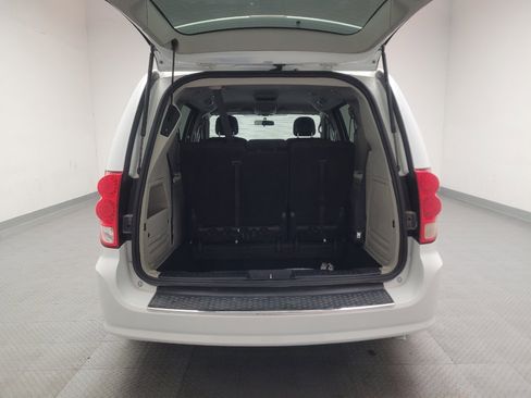 Used 2016 Dodge Grand Caravan SXT image 29