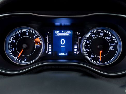 Used 2019 Jeep Cherokee Latitude w/ Cold Weather Group image 21