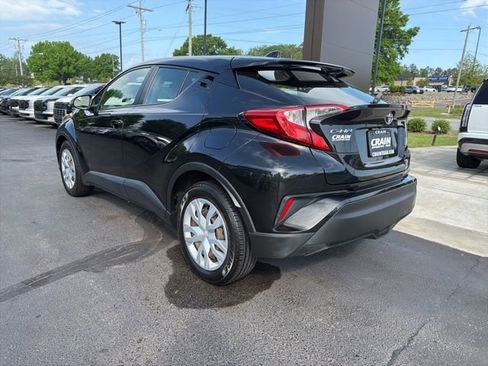 Used 2020 Toyota C-HR LE image 5