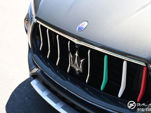 Used 2017 Maserati Levante S image 11