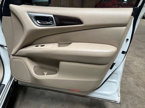 Used 2014 Nissan Pathfinder SL w/ SL Tech Package AWD/4WD image 25