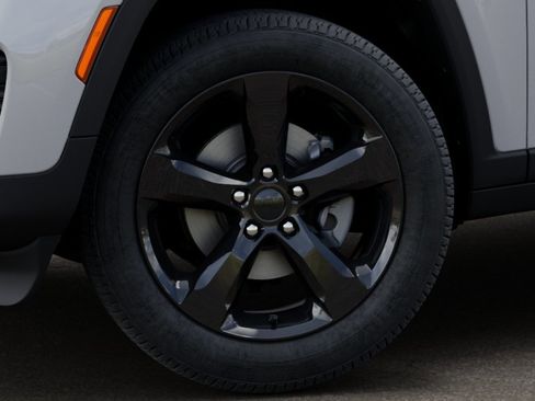 New 2025 Jeep Grand Cherokee Altitude AWD/4WD image 9