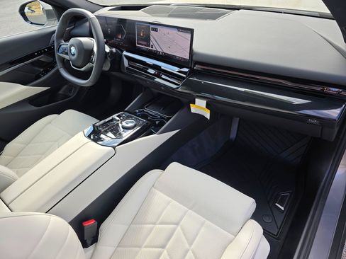 Used 2026 BMW 530i xDrive w/ Premium Package AWD/4WD image 15