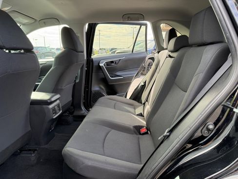 Used 2021 Toyota RAV4 LE image 27