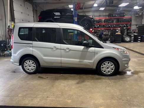 Used 2016 Ford Transit Connect XLT image 3