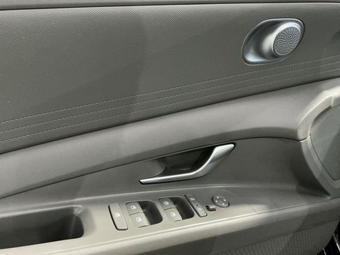 Used 2023 Hyundai Elantra SEL w/ Preferred Accessory Package FWD image 16