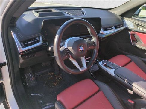 Certified 2025 BMW X1 xDrive28i w/ Technology Package image 10