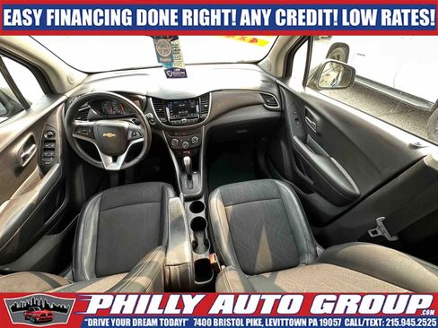 Used 2018 Chevrolet Trax LT w/ LT Convenience Package AWD/4WD image 9