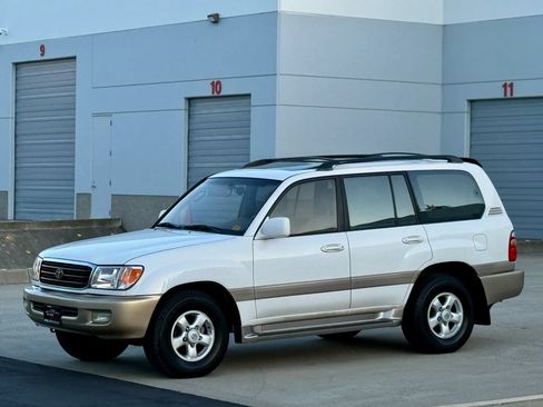 Used 2000 Toyota Land Cruiser w/ Convenience Pkg AWD/4WD image 23