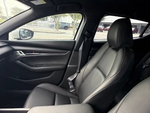 Used 2020 MAZDA MAZDA3 Hatchback w/ Preferred Package FWD image 6