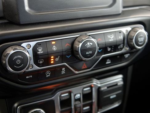 Used 2021 Jeep Wrangler Unlimited Sport image 24