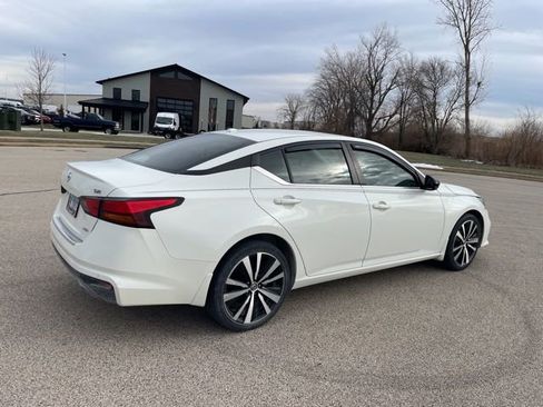 Used 2021 Nissan Altima 2.5 SR w/ SR Premium Package image 3