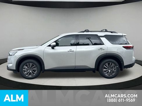 Certified 2025 Nissan Pathfinder SV w/ SV Premium Package image 35