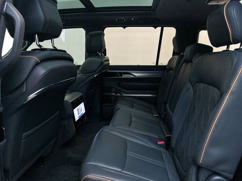 Used 2022 Jeep Grand Wagoneer Series III w/ Flexible Seating Group image 33