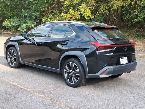 Used 2019 Lexus UX 200 w/ Accessory Package FWD image 3
