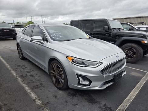 Used 2019 Ford Fusion Titanium image 2