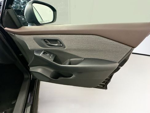 Used 2023 Nissan Rogue S AWD/4WD image 32