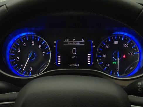 Used 2023 Chrysler Voyager LX image 39