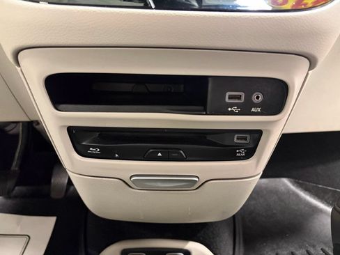 Used 2018 Chrysler Pacifica Touring-L Plus FWD image 21