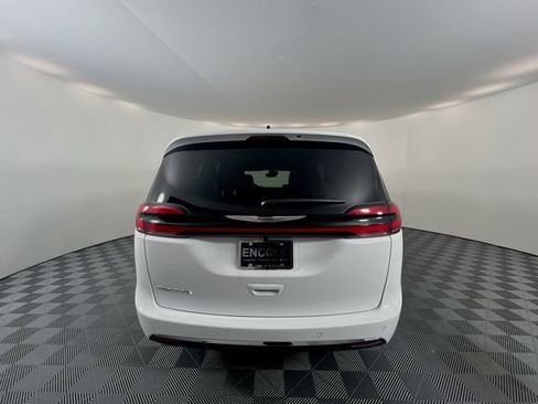 New 2026 Chrysler Pacifica Select image 8