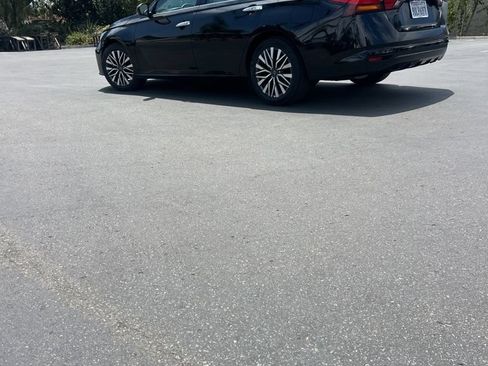 Used 2025 Nissan Altima 2.5 SV FWD image 7