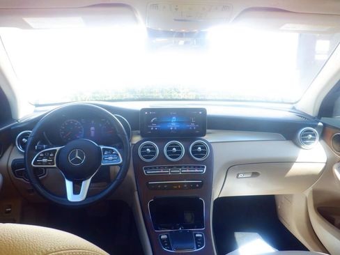 Used 2022 Mercedes-Benz GLC 300 4MATIC w/ Premium Package Lite image 6