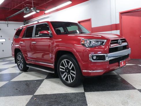 Used 2022 Toyota 4Runner Limited AWD/4WD image 2