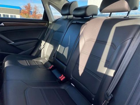 Used 2022 Volkswagen Passat 2.0T image 19