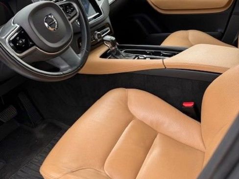 Used 2019 Volvo XC90 T6 Momentum w/ Advanced Package image 2