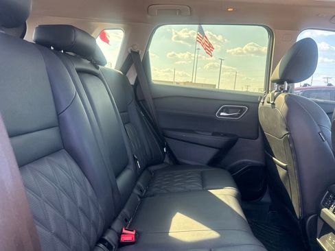 Certified 2025 Nissan Rogue Platinum FWD image 32