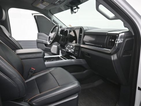 Used 2025 Ford F450 Lariat w/ Chrome Package image 24