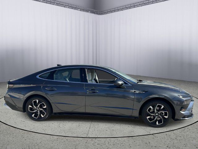 Used 2025 Hyundai Sonata SEL FWD image 6