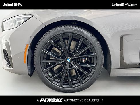 Used 2022 BMW 740i w/ M Sport Package RWD image 2