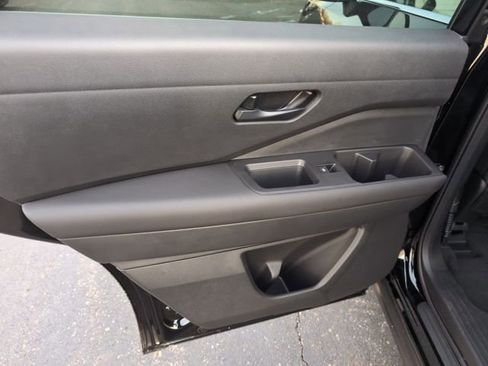 New 2025 Nissan Pathfinder SV image 11