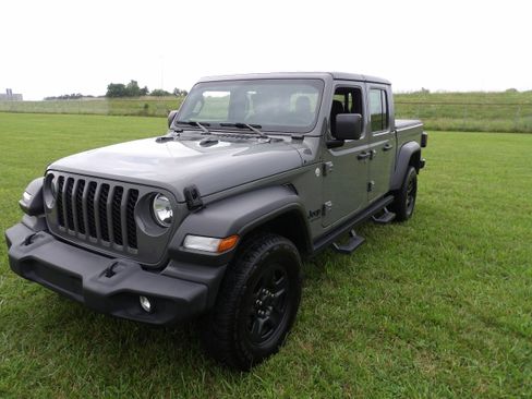 Used 2021 Jeep Gladiator Sport AWD/4WD image 3