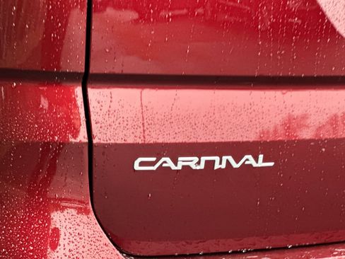 Certified 2024 Kia Carnival LX image 33