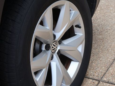 Used 2018 Volkswagen Atlas SE image 40