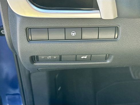 Used 2023 Nissan Rogue SL w/ SL Premium Package image 9