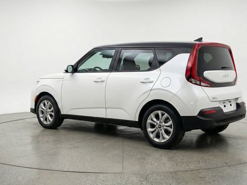 Used 2025 Kia Soul LX w/ LX Technology Package FWD image 6