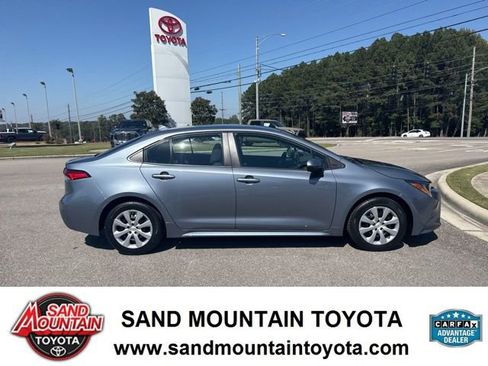 Used 2022 Toyota Corolla LE image 2